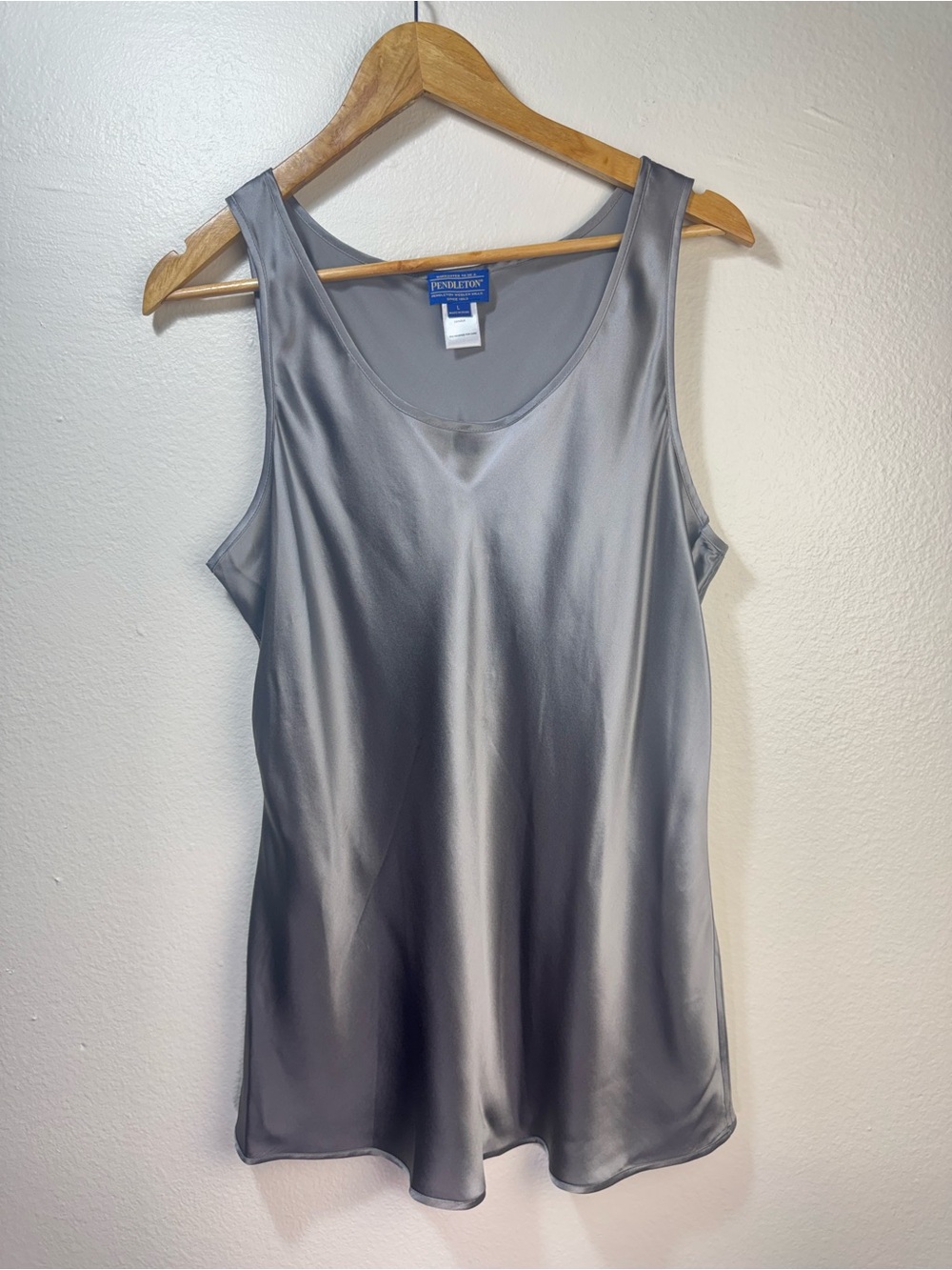 Pendleton 100% Silk Silver Gray Sleeveless Scoop Neck Top Large NWOT